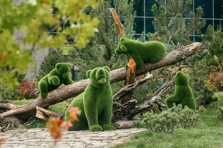 artificial grass topiary figures